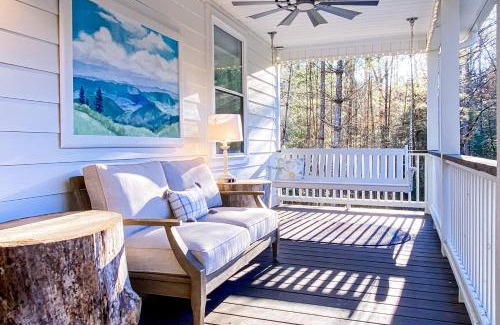 Hendersonville Casa | Creekside Farmhouse