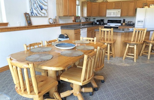 Hill City Casa | * NUEVO EN VRBO Creekside Gem