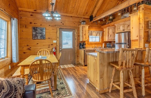 Hill City Cabina | Creekside 3 Dormitorio Log Cabin