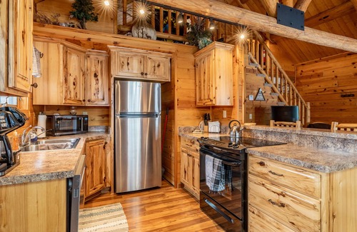 Hill City Cabina | Creekside 3 Dormitorio Log Cabin