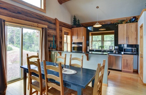Buena Vista Cabina | Creekside Log Cabin- conveniently located and direct creek access