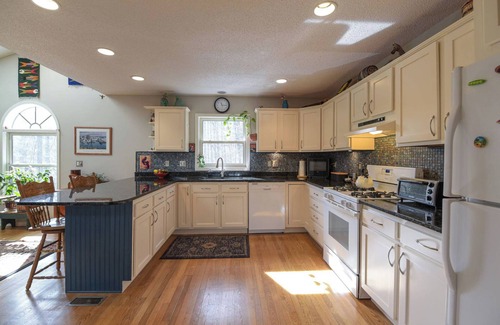 Asheville Cabina | Creekside Mountain by AvantStay | Private Sauna