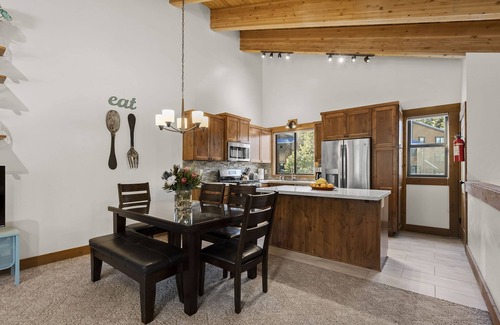 Truckee Casa | Creekside Northstar Condo w/ Fireplace, Balcony, Pool & Free Shuttle