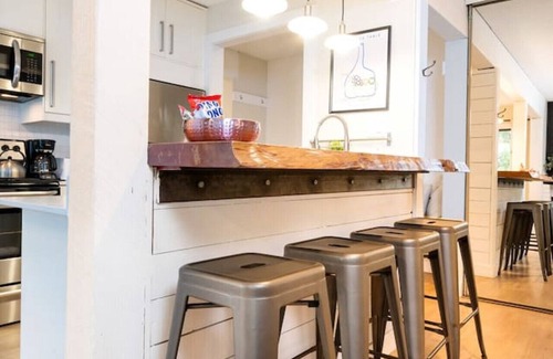 Whistler Creekside Apartamento | Creekside Oasis - 4 Beds w Pool & Hot tub
