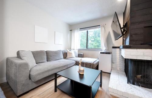 Whistler Creekside Apartamento | Creekside Oasis 4 Beds Pool and Hot Tub