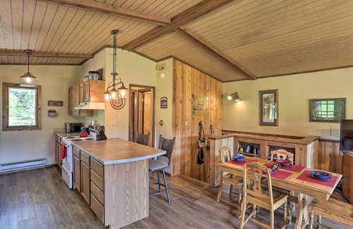 Rimrock Cabina | ¡NUEVO! Retiro tranquilo en Creek con cubierta en 30 acres