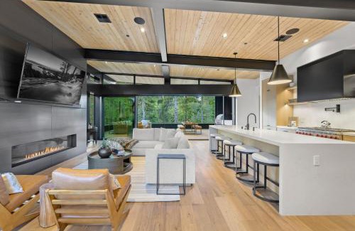 Olympic Valley Casa | Creekside Retreat - Near Palisades Tahoe