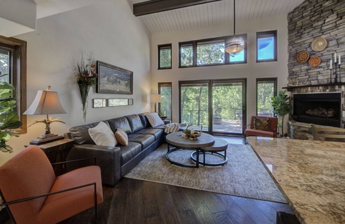 Colonial Pine Hills Casa | Creekside RondeView - Townhome with amazing views!
