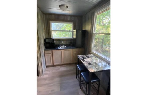 Peebles Casa | Creekside Tiny Home Getaway