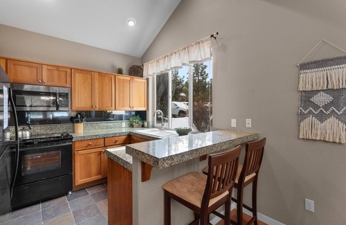 Redmond Casa | Creekside Townhouse in Eagle Crest-Ridge. 4 guests with private hot tub