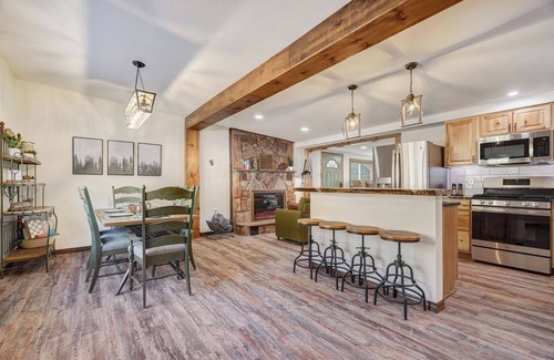 Cascade-Chipita Park Cabina | Creekside Pack Cabin with 360° Mountain Views