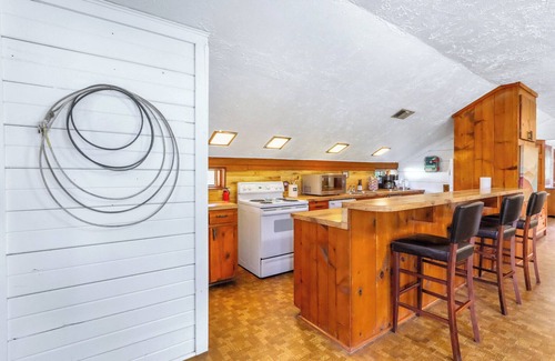 Wimberley Casa | Creekside Vista Escape - Cabin I /Creek, Stars