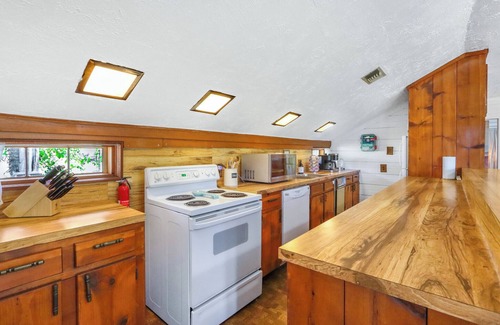 Wimberley Casa | Creekside Vista Escape - Cabin I /Creek, Stars