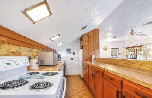 Wimberley Casa | Creekside Vista Escape - Cabin I /Creek, Stars