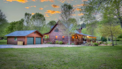 Cashes Valley Casa | Creekwood Cabin