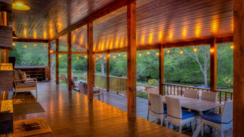 Cashes Valley Casa | Creekwood Cabin