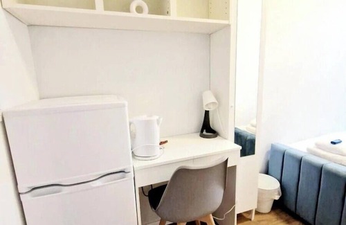 High Wycombe Apartamento | Crendon House Cosy Studio - Sleeps 2 & Kitchen