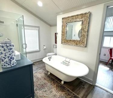 Natchez Casa | Creole Cottage - 2 Bed, 1 Bath, Pet Friendly with Fee, Walk to Downtown, Grill, Washer & Dryer