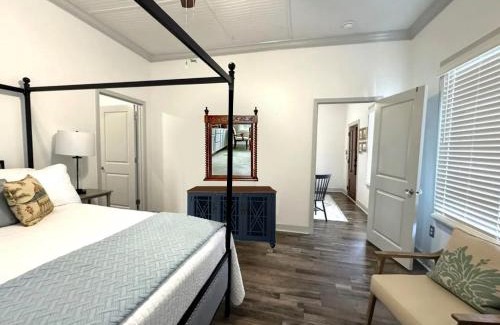 Natchez Casa | Creole Cottage - 2 Bed, 1 Bath, Pet Friendly with Fee, Walk to Downtown, Grill, Washer & Dryer