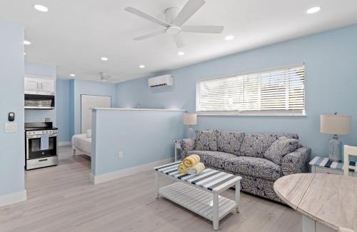 Sanibel Casa | Creole Garden Cottage at Palmview Inn of Sanibel with Bikes