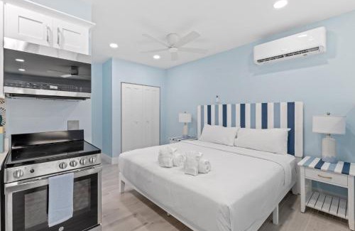 Sanibel Casa | Creole Garden Cottage at Palmview Inn of Sanibel with Bikes
