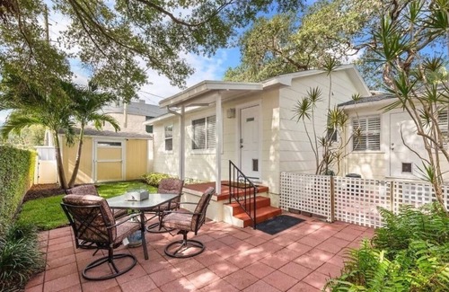 Crescent Heights Apartamento | Crescent Heights Cottage - Fully stocked - short or long term extended stays!