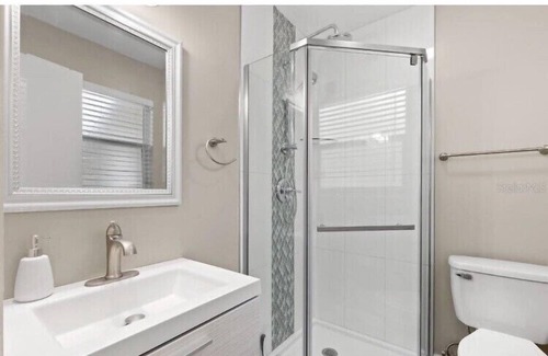 Crescent Heights Apartamento | Crescent Heights Cottage - Fully stocked - short or long term extended stays!