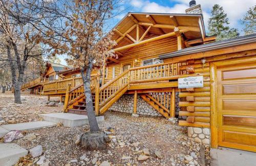 Upper Moonridge Casa | Crescenta Pines Resort Log Cabin~ Hot Tub~ Games~