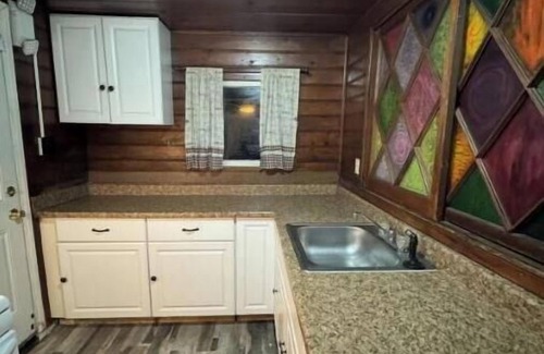 Crestline Apartamento | Crest Lodge Historic Mountain Inn - ARROWHEAD