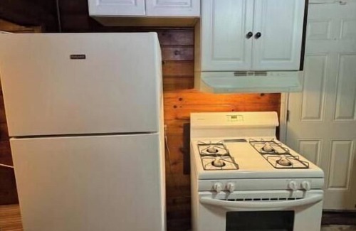 Crestline Apartamento | Crest Lodge Historic Mountain Inn - ARROWHEAD