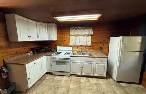 Crestline Apartamento | Crest Lodge Historic Mountain Inn - Little Bear