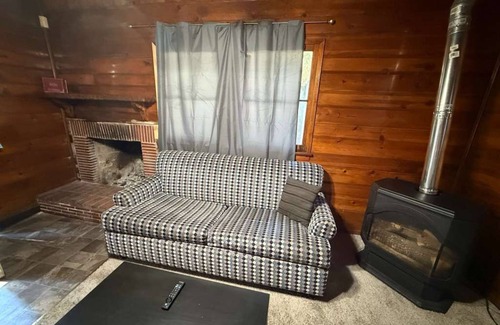 Crestline Cabina | Crest Lodge Historic Mountain Inn - ArrowBear