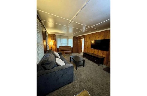 Crestline Apartamento | Crest Lodge Historic Mountain Inn - Twin Peaks A