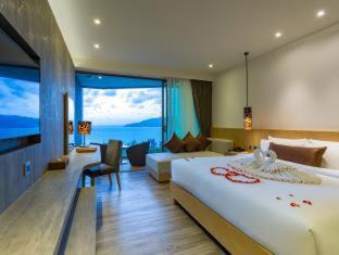 Patong Complejo | Crest Resort & Pool Villas - SHA Extra Plus