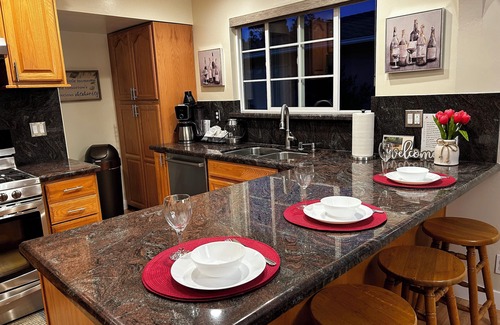 San Leandro Casa | Crest retreat home