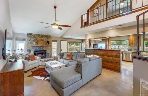 North Buttercup Creek Casa | Crested Oak