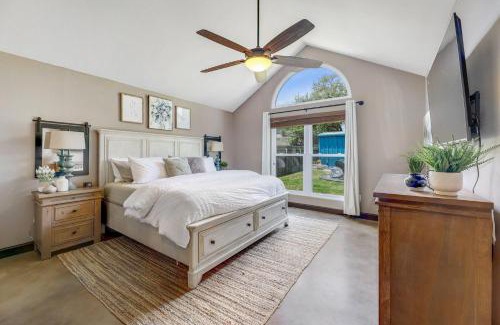North Buttercup Creek Casa | Crested Oak