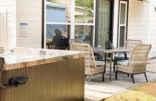 North Buttercup Creek Casa | Crested Oak