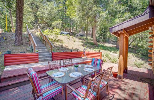 Cedarpines Park Casa | Crestline Area Vacation Rental Cabin with Decks!