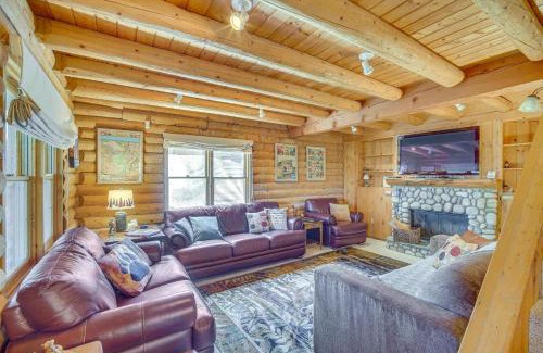 Cedarpines Park Casa | Crestline Area Vacation Rental Cabin with Decks!