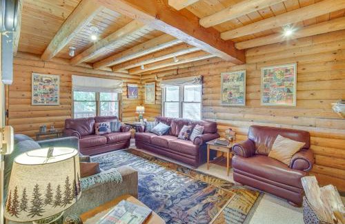Cedarpines Park Casa | Crestline Area Vacation Rental Cabin with Decks!