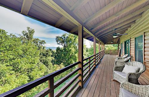 Royal Pines Casa | Crestwood Retreat