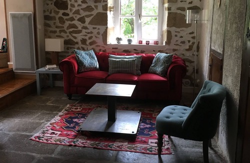 Bussiere-Dunoise Casa | Creuse cottage in a poet's garden