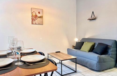 Saint-Chamas Apartamento | Creux de l'Église - 2 Appartements cosy, 2 Salles de Bains, 8 personnes