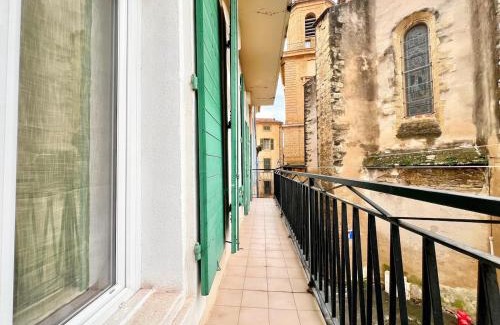 Saint-Chamas Apartamento | Creux de l'Église - 2 Appartements cosy, 2 Salles de Bains, 8 personnes