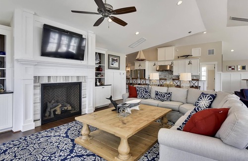Pine Island Casa | Crew Quarters -- 16BR Oceanfront with Elevator, Pool and More!