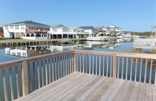 North Myrtle Beach Casa | Cricket Cottage- Appox 528 Feet to the Beach