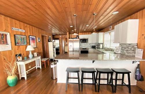 North Myrtle Beach Casa | Cricket Cottage- Appox 528 Feet to the Beach