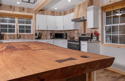 Deep Gap Casa | Crider Creek Manor in Watauga County