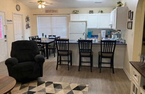 Sevierville Cabaña | Crimson Cottage
